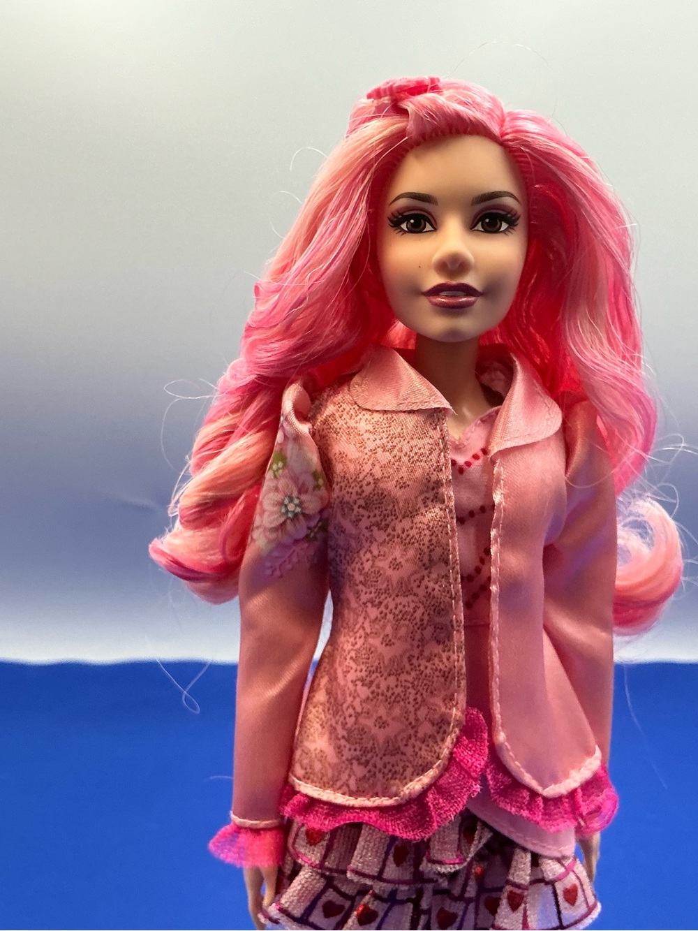 Disney Rise Of Red Doll DESCENDANTS - Picture 2 of 5